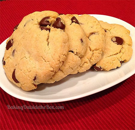 #bakingoutsidethebox | This Low Carb Chocolate Chip Cookies Recipe makes great soft cookies. Almond flour & 60% chocolate chips keep the cookies to 3.5 net carbs per cookie.