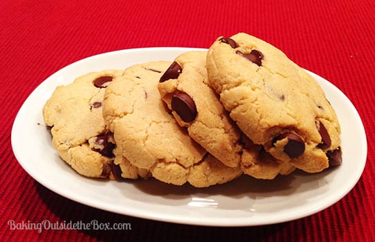 #bakingoutsidethebox | This Low Carb Chocolate Chip Cookies Recipe makes great soft cookies. Almond flour & 60% chocolate chips keep the cookies to 3.5 net carbs per cookie.